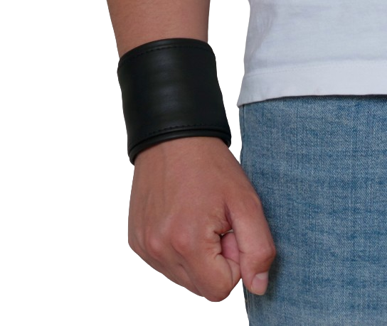 Lederarmband mit Geheimfach – getragen am Handgelenk Lederarmband mit Geldfach am Handgelenk getragen