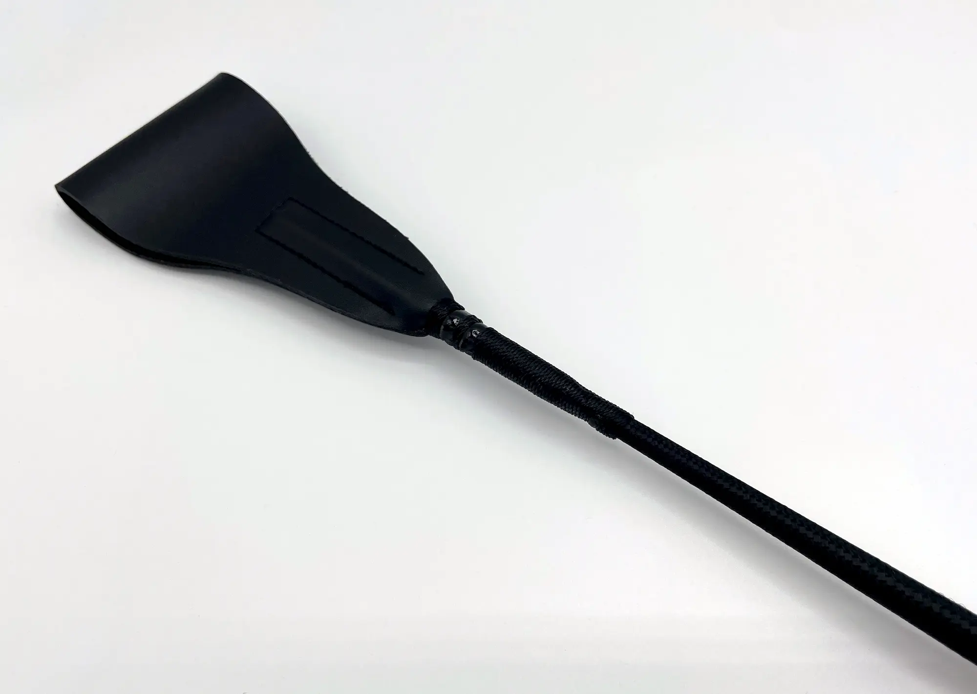 Nahansicht der Schwarzen Klatsche von Fetish Gerte